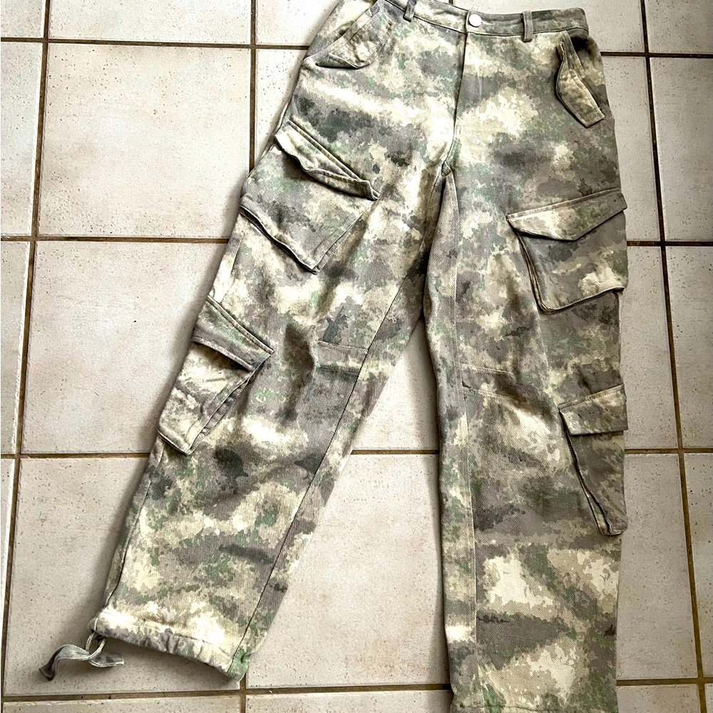 Ladies Camo Cargo Pants 💚🤎